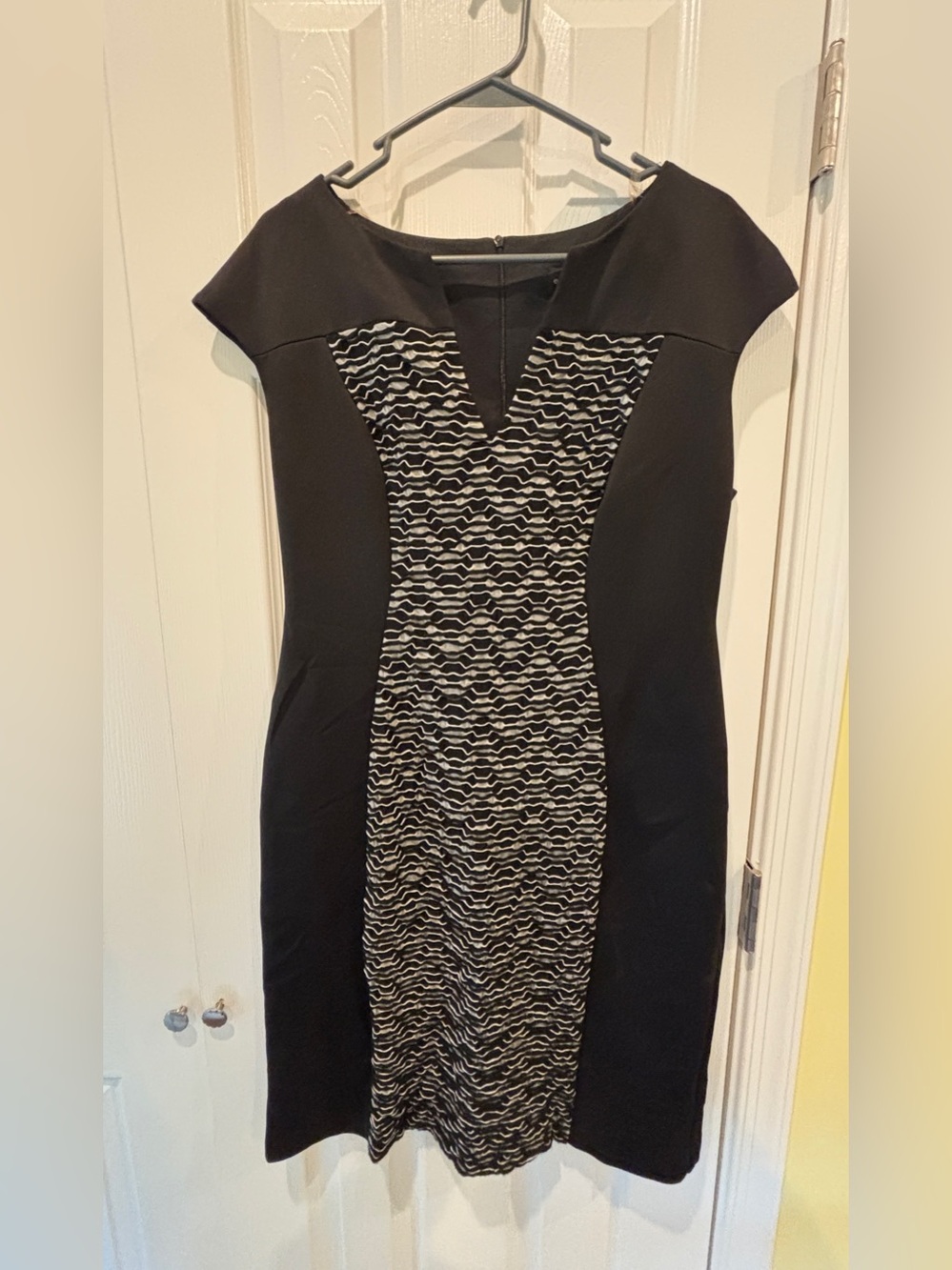 connected apparel Black and White Pattern-Panel Midi Dress